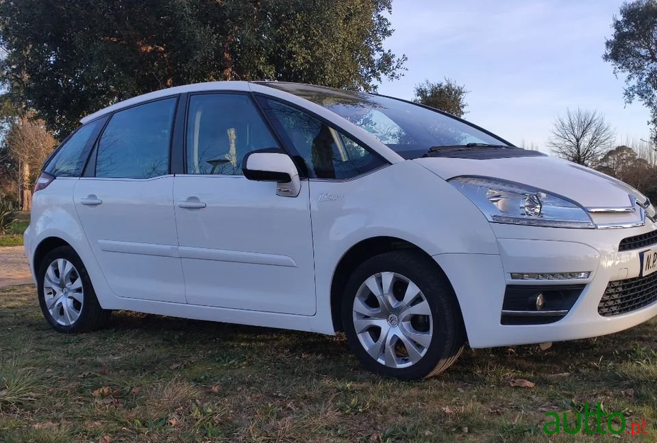 2013' Citroen C4 Picasso photo #4