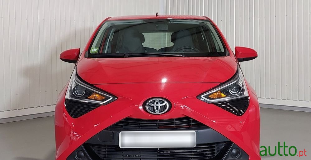 2021' Toyota Aygo 1.0 X-Play photo #3