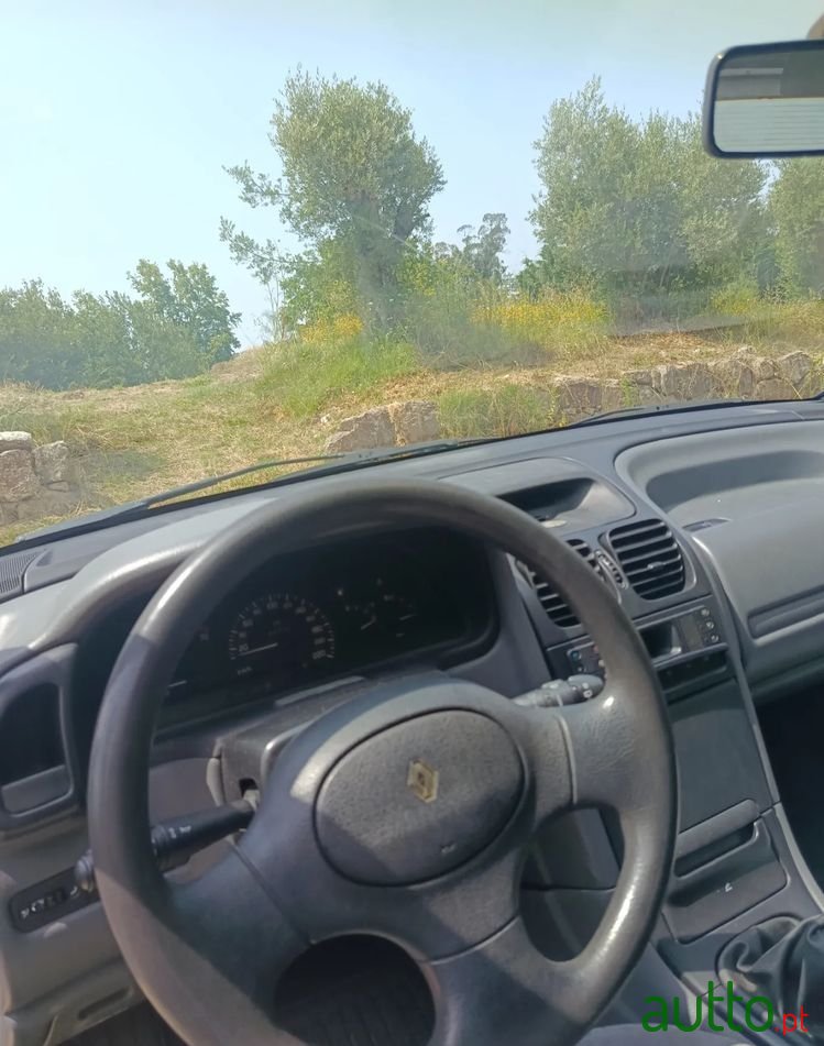 1994' Renault Laguna photo #6