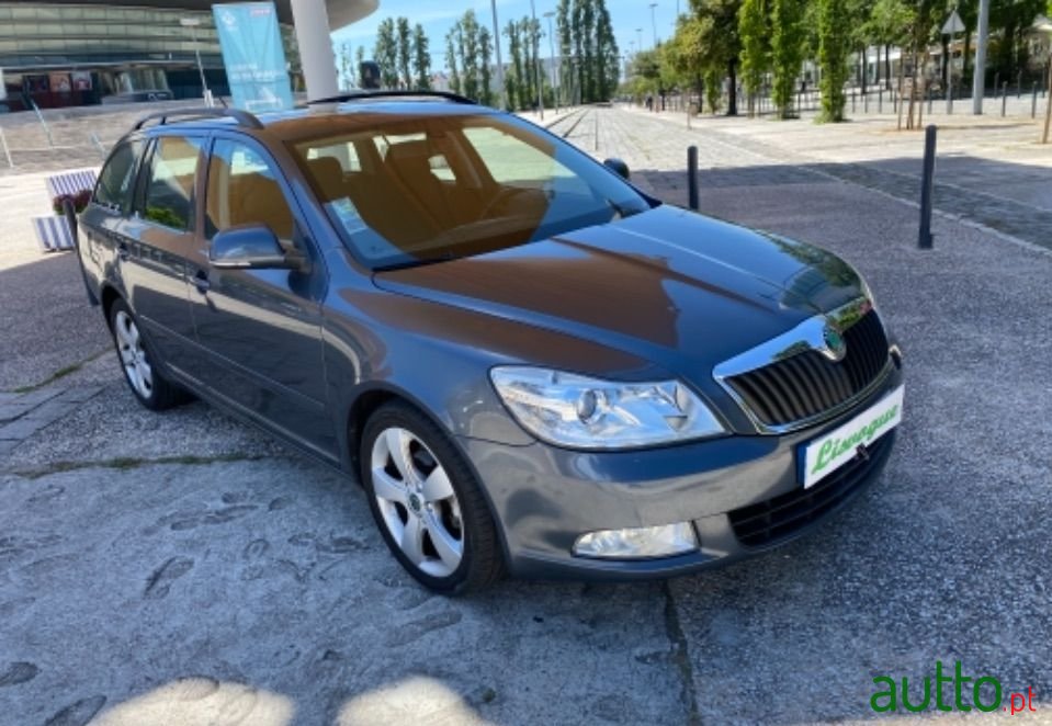 2010' Skoda Octavia Break photo #2