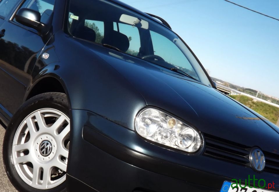 2001' Volkswagen Golf photo #1