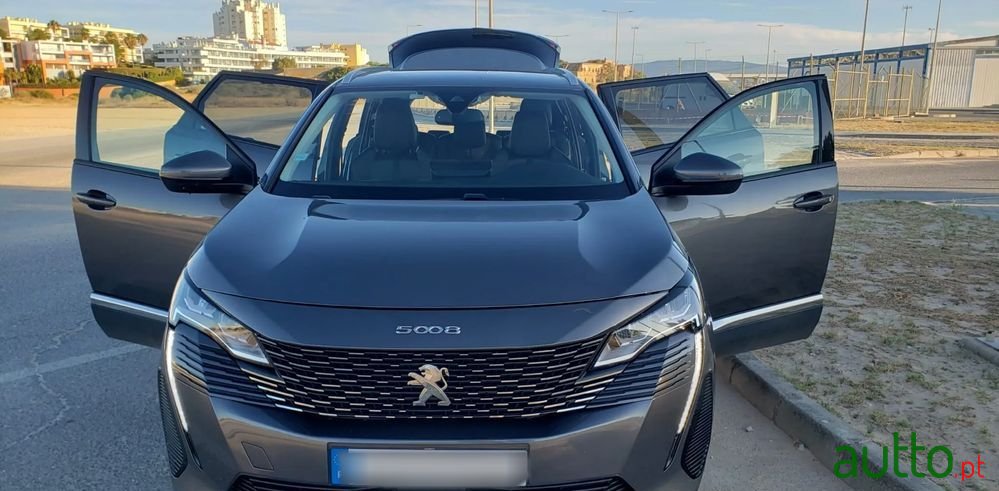 2021' Peugeot 5008 photo #1