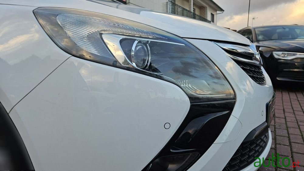 2015' Opel Zafira photo #3