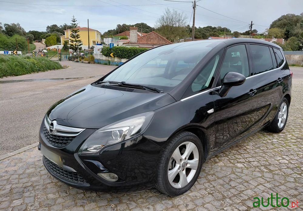2014' Opel Zafira 1.6 Cdti Executive photo #1