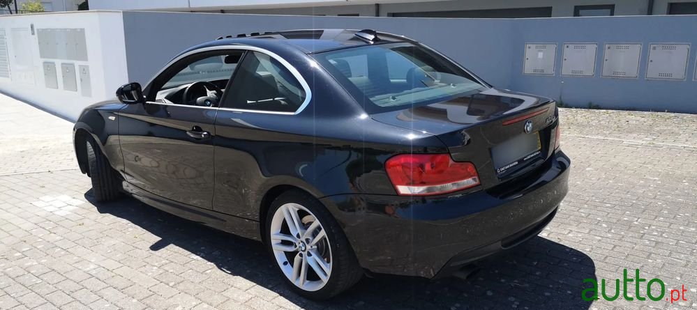 2011' BMW 123 D Coupe photo #6