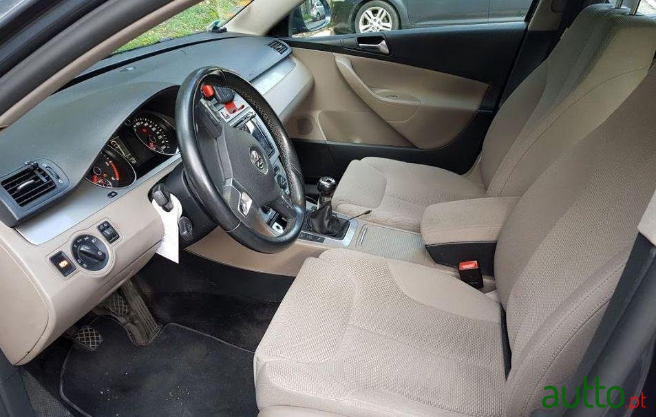 2009' Volkswagen Passat Variant photo #1