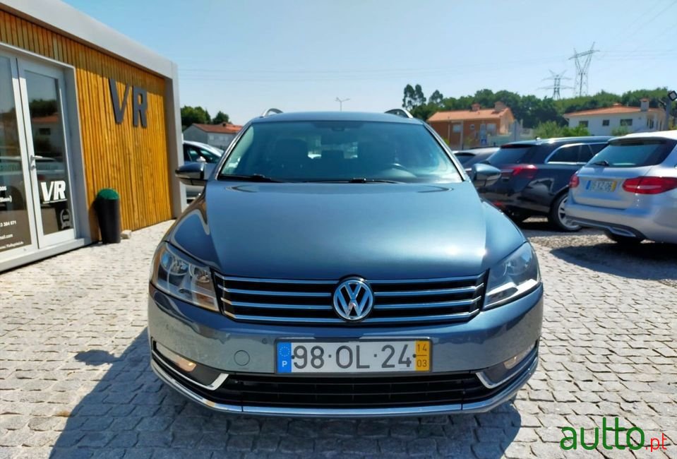 2014' Volkswagen Passat Variant photo #2