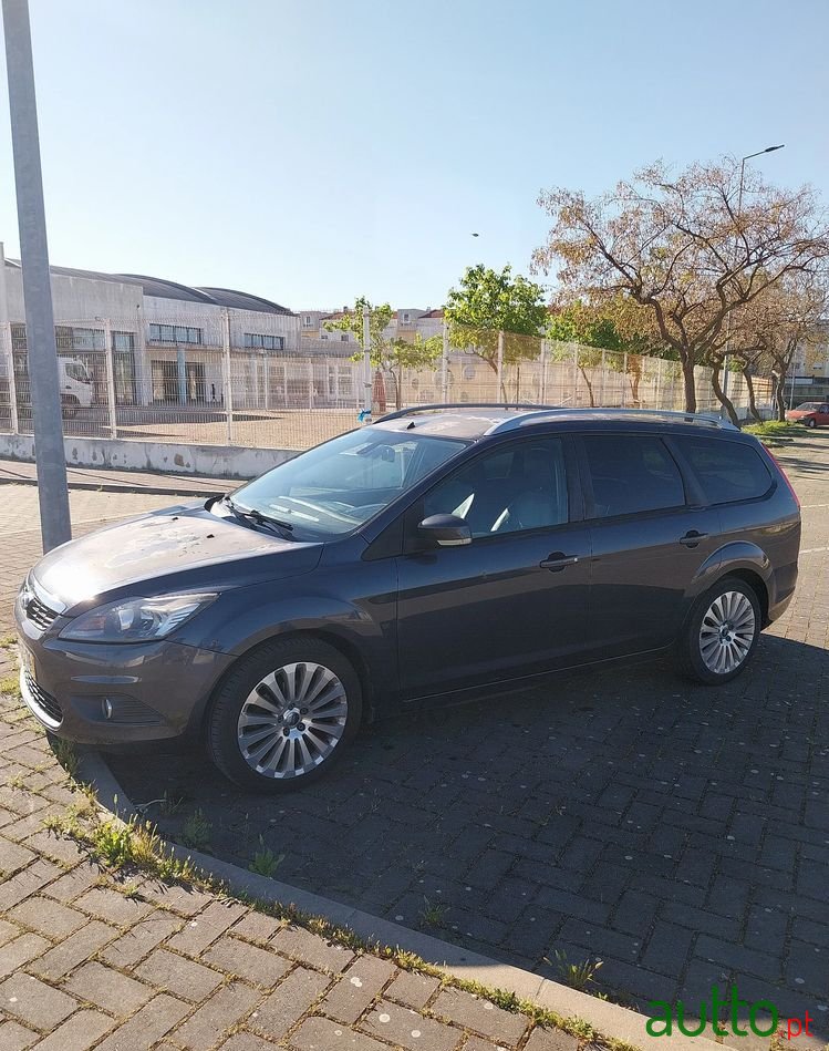 2010' Ford Focus Sw photo #1