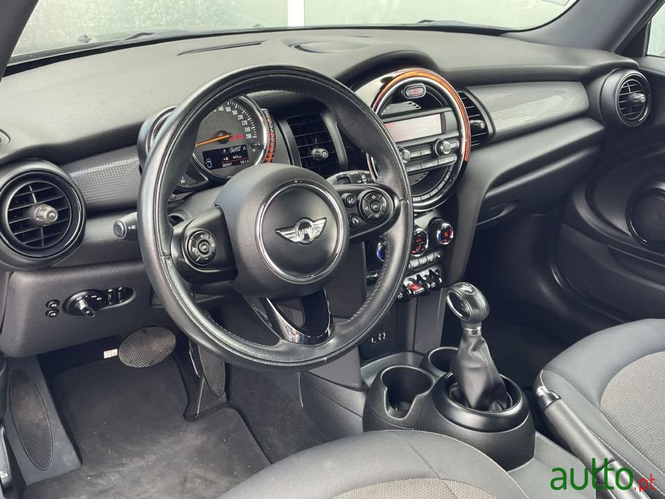 2015' MINI Cooper photo #6