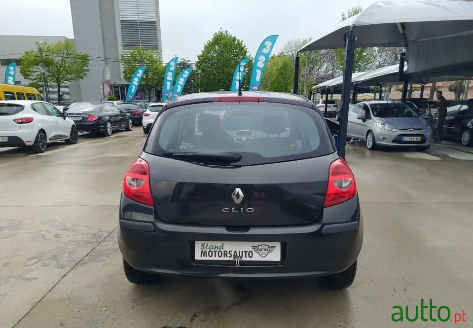 2008' Renault Clio photo #5