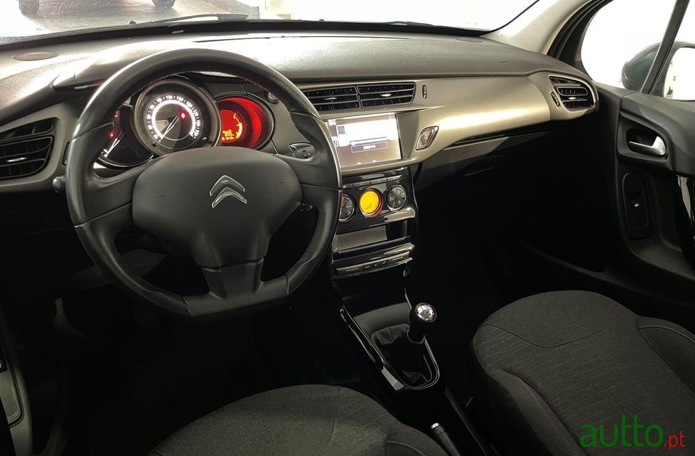 2016' Citroen C3 1.2 Vti Seduction photo #6