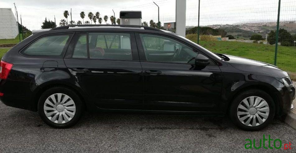 2013' Skoda Octavia Break photo #2