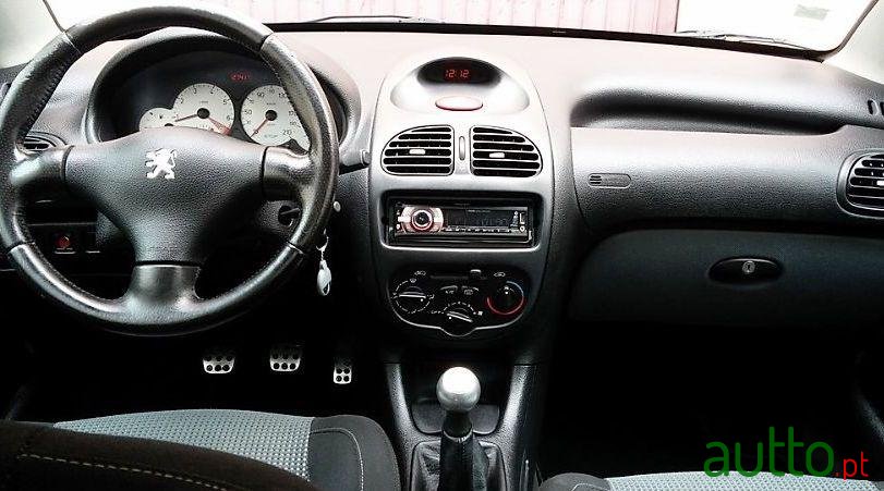 2001' Peugeot 206 photo #2