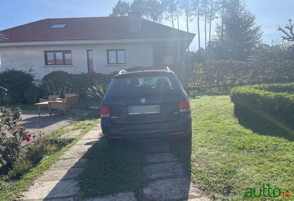 2011' Volkswagen Golf photo #3