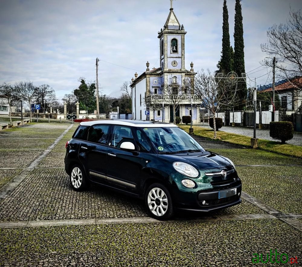 2016' Fiat 500L photo #2