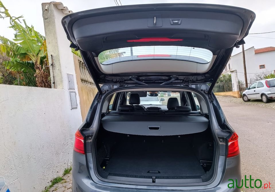 2016' BMW 216 Gran Tourer photo #4