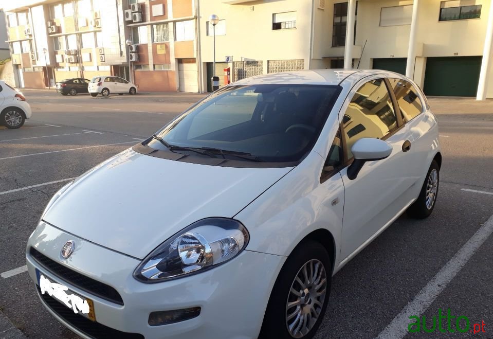 2014' Fiat Punto photo #1