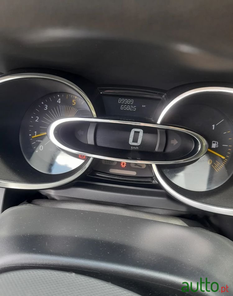 2014' Renault Clio Sport Tourer photo #5