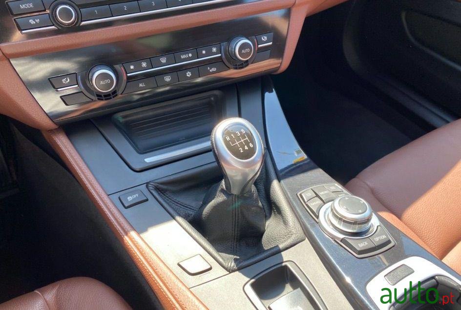 2011' BMW 520 Ver-D photo #3