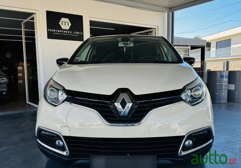 2015' Renault Captur 1.5 Dci Exclusive photo #2