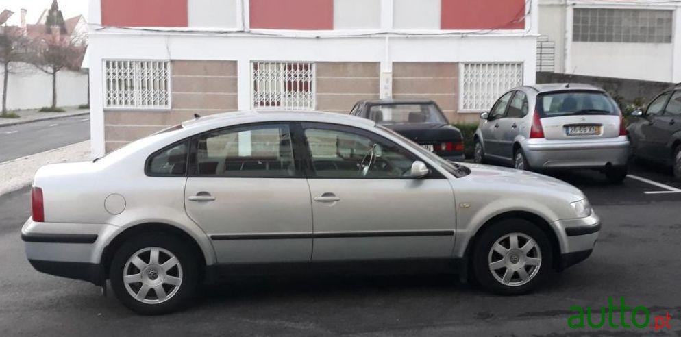 1999' Volkswagen Passat photo #1