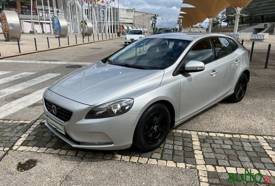 2013' Volvo V40 photo #1