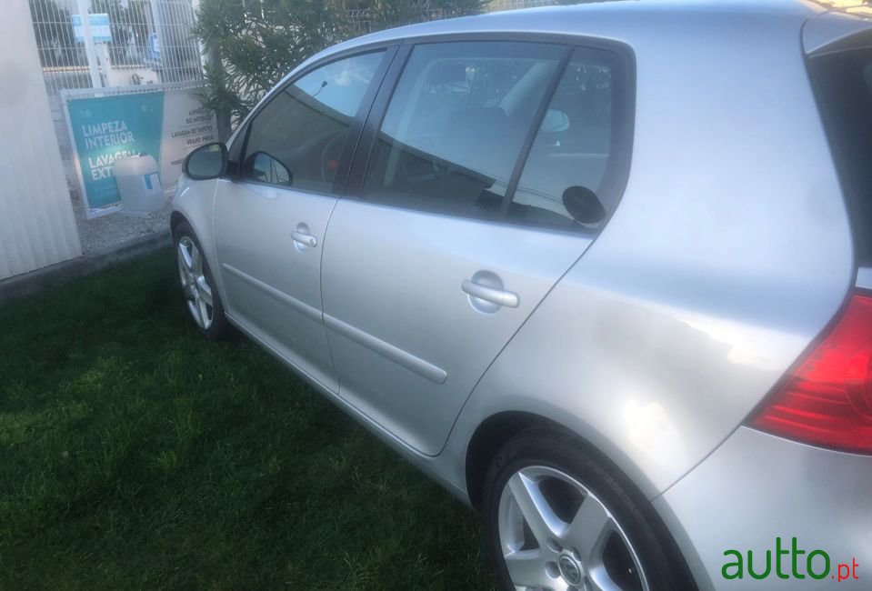2007' Volkswagen Golf photo #3