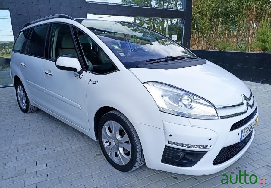 2012' Citroen C4 Picasso photo #5
