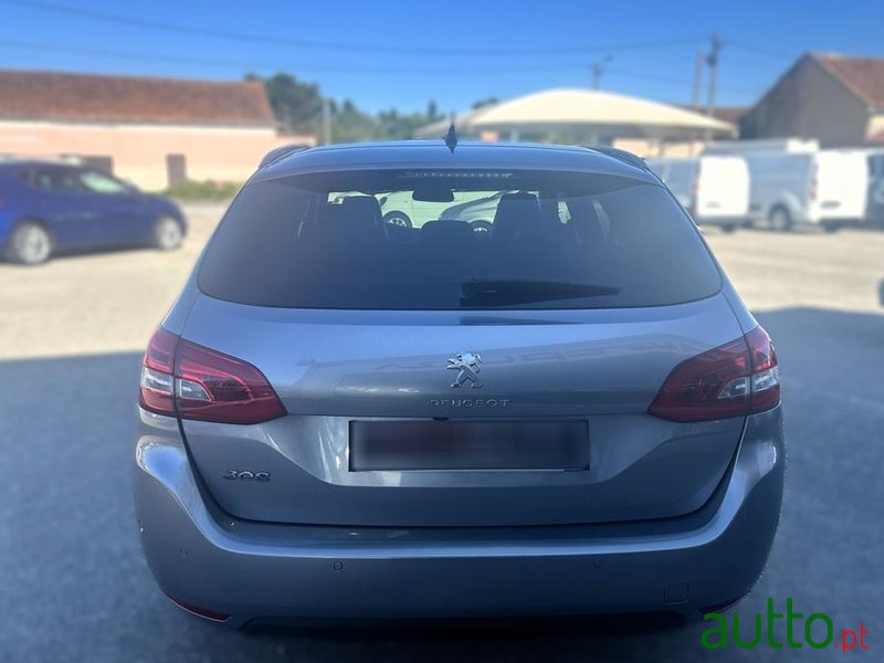 2015' Peugeot 308 photo #5