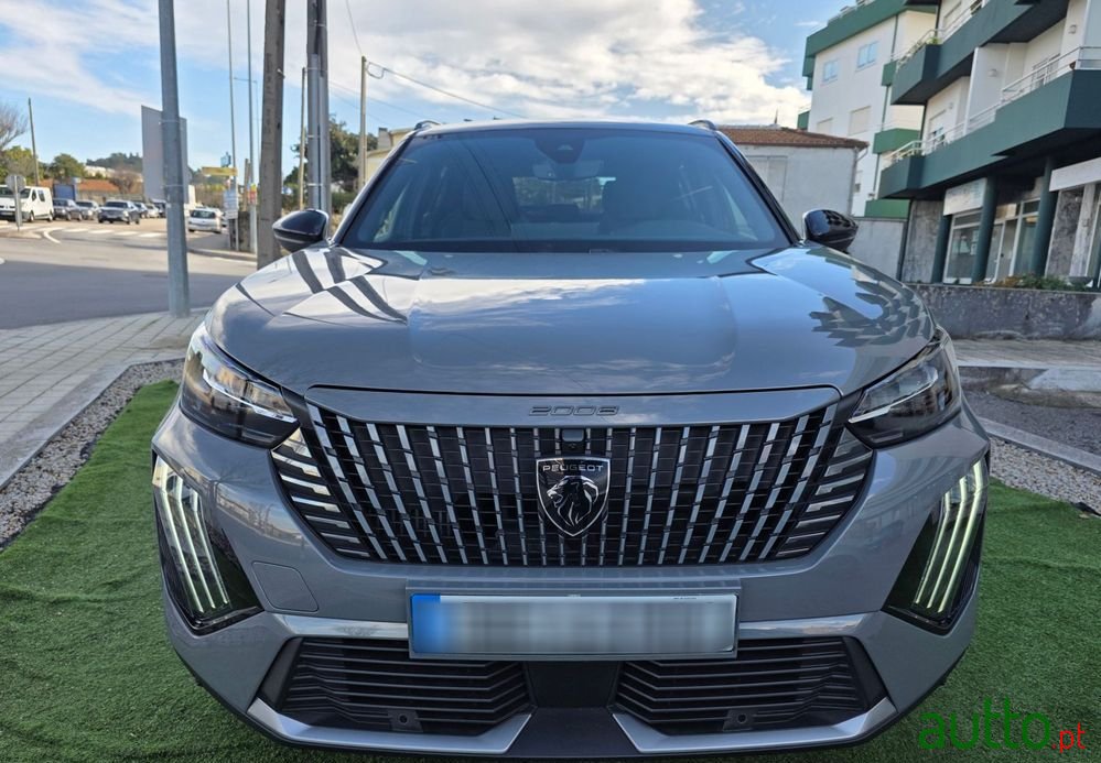 2023' Peugeot 2008 photo #2