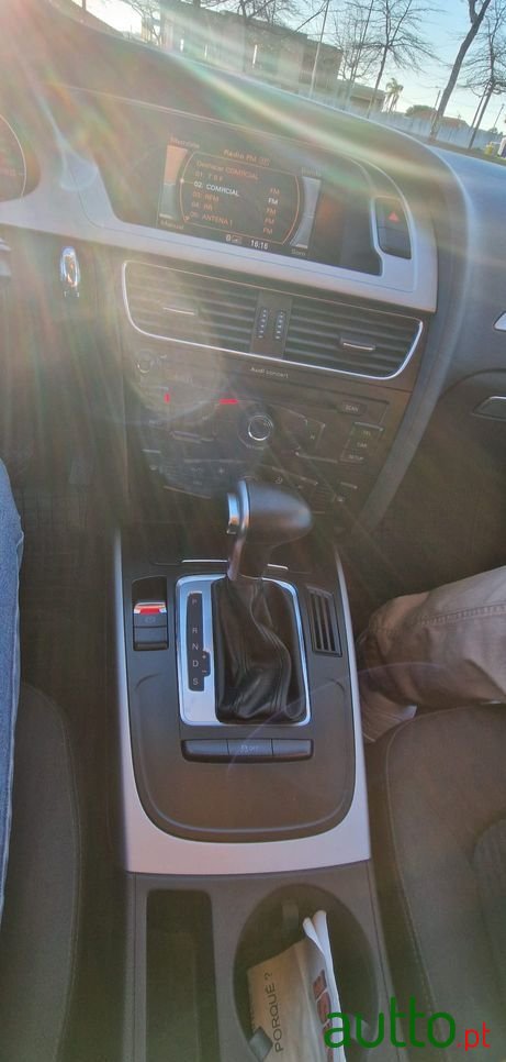 2011' Audi A4 Avant photo #5