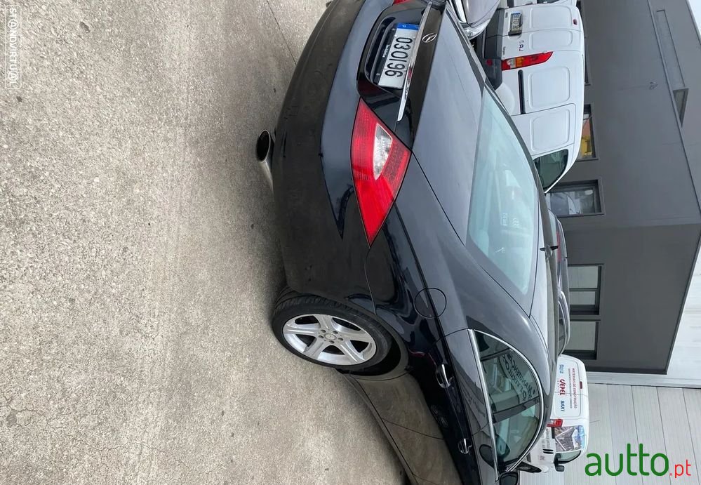 2008' Mercedes-Benz 320 photo #3