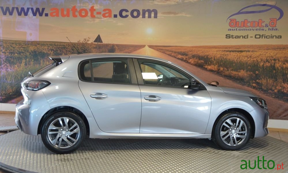 2022' Peugeot 208 photo #5