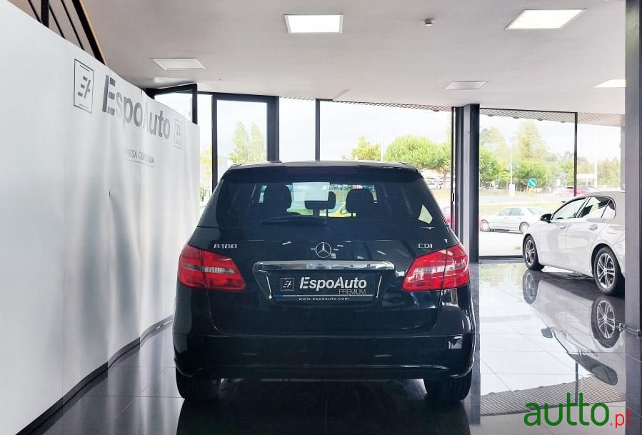 2014' Mercedes-Benz B-180 photo #5