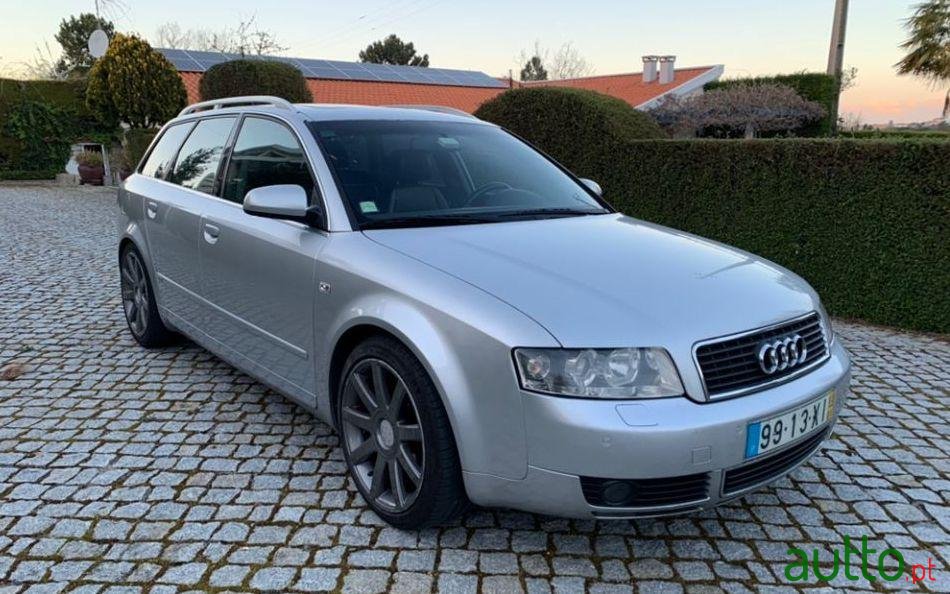 2002' Audi A4 Avant photo #2