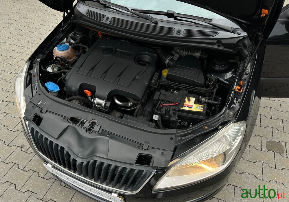 2010' Skoda Fabia Break photo #6