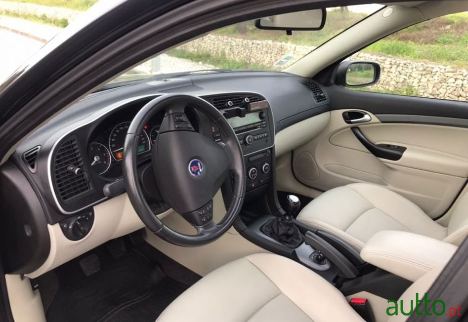 2011' Saab 9-3 Sport Hatch photo #3