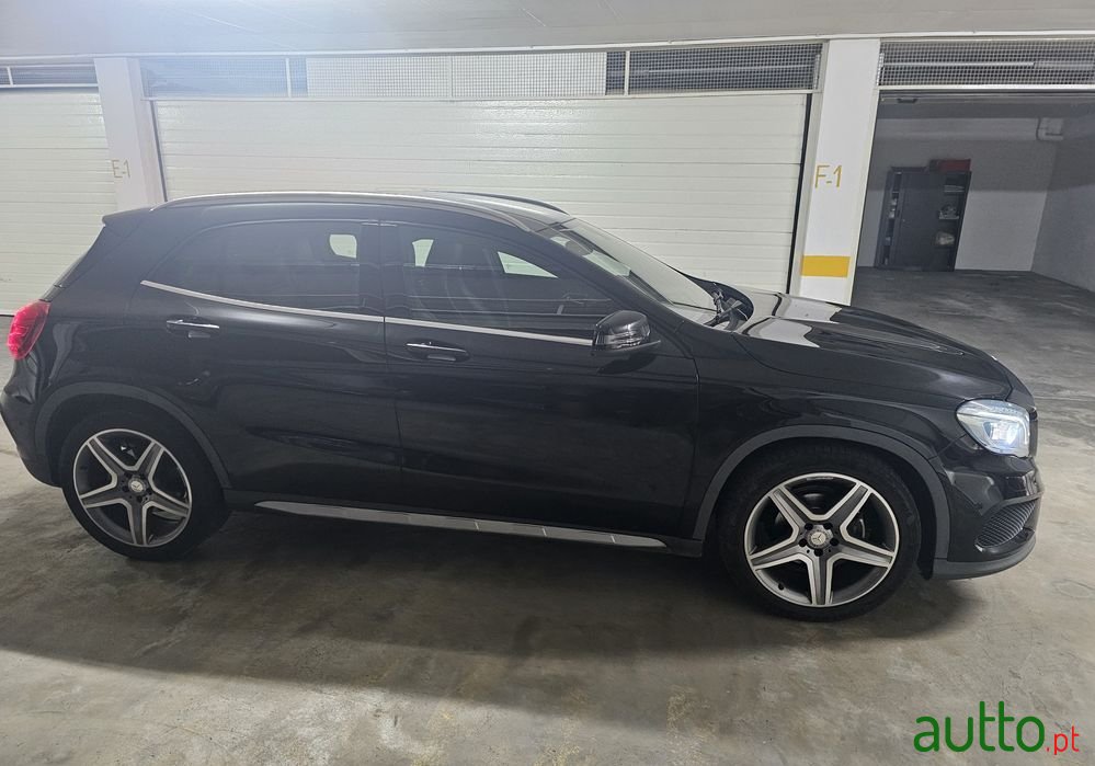 2015' Mercedes-Benz GLA 180 photo #2