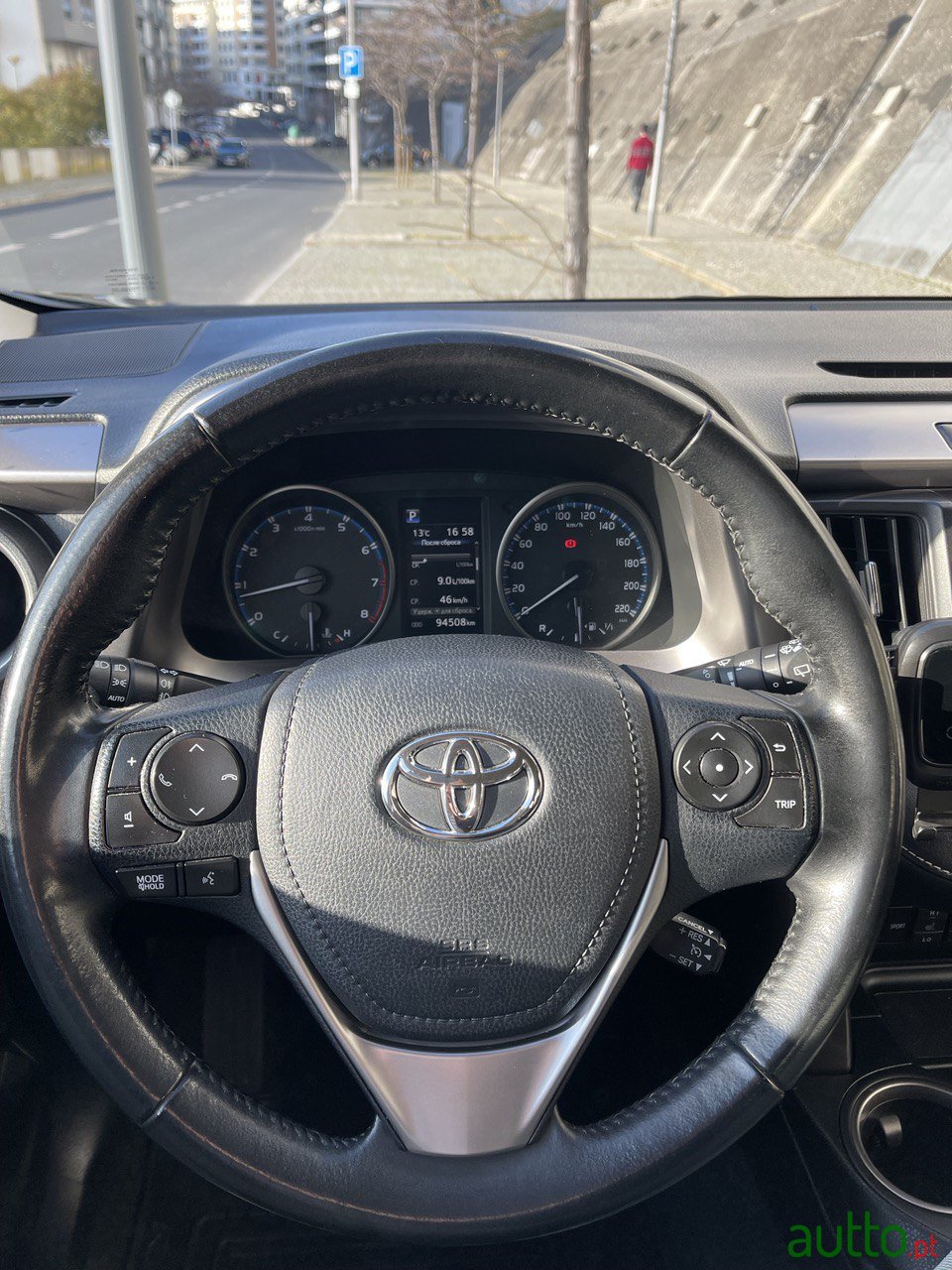 2018' Toyota RAV4 photo #1