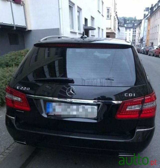 2012' Mercedes-Benz E-220 photo #4