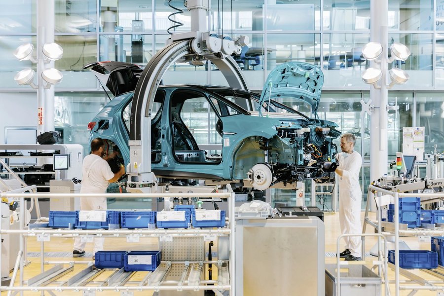 US tariffs of 25% on all foreign-made cars will go ahead despite talks