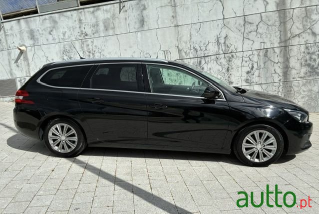 2021' Peugeot 308 Sw photo #5