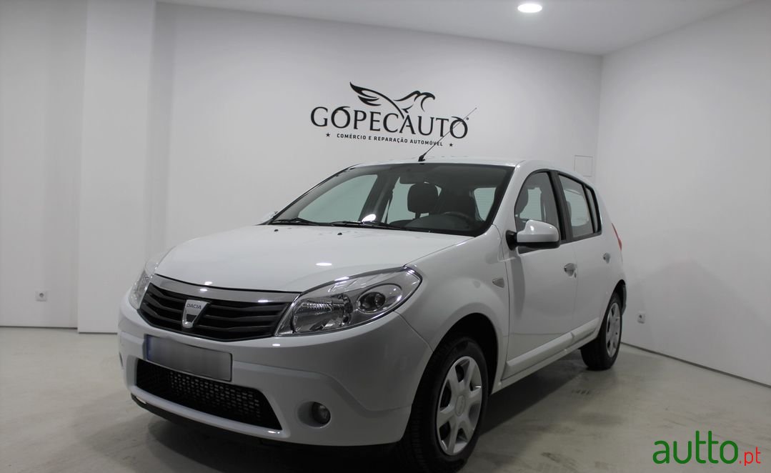 2011' Dacia Sandero photo #3