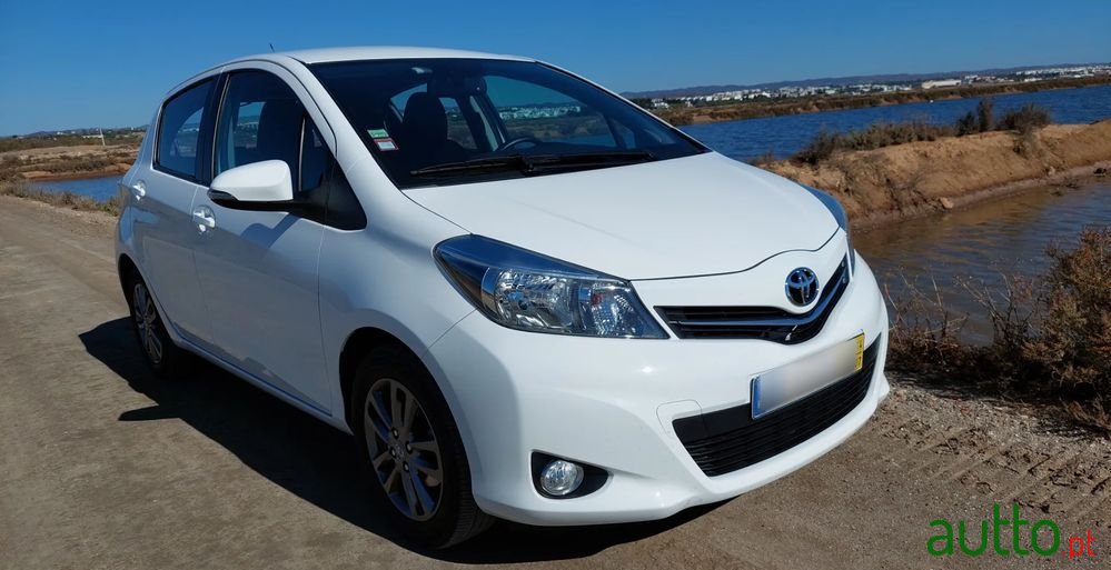 2014' Toyota Yaris photo #1
