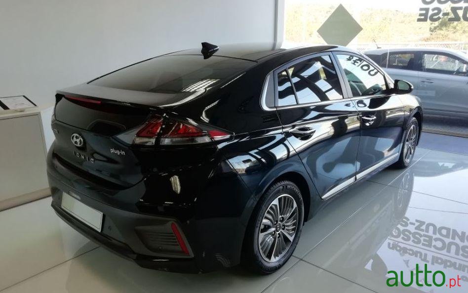 2019' Hyundai Ioniq photo #2