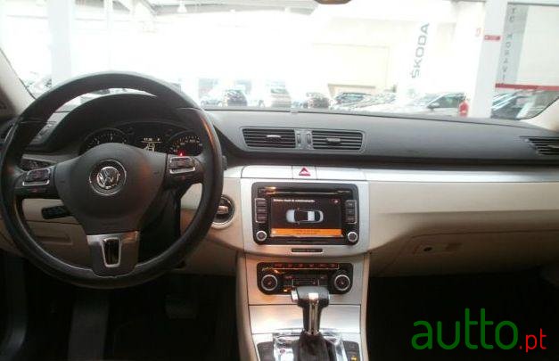 2009' Volkswagen Passat photo #1