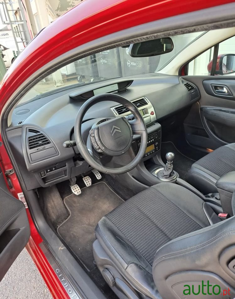 2010' Citroen C4 1.6 Thp Vts photo #5