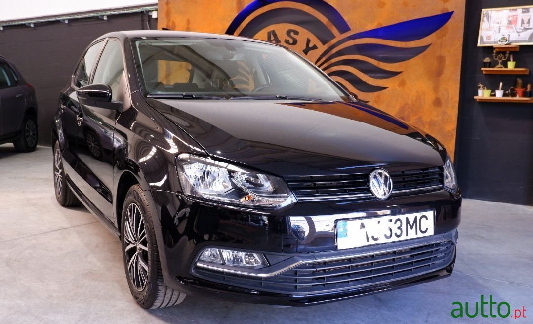 2010' Volkswagen Polo photo #4