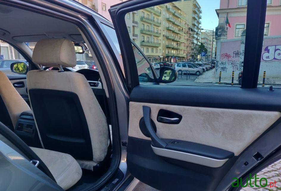 2011' BMW 320 Gran Turismo Xdrive photo #1