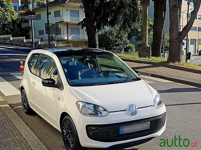 2015' Volkswagen Up! photo #1